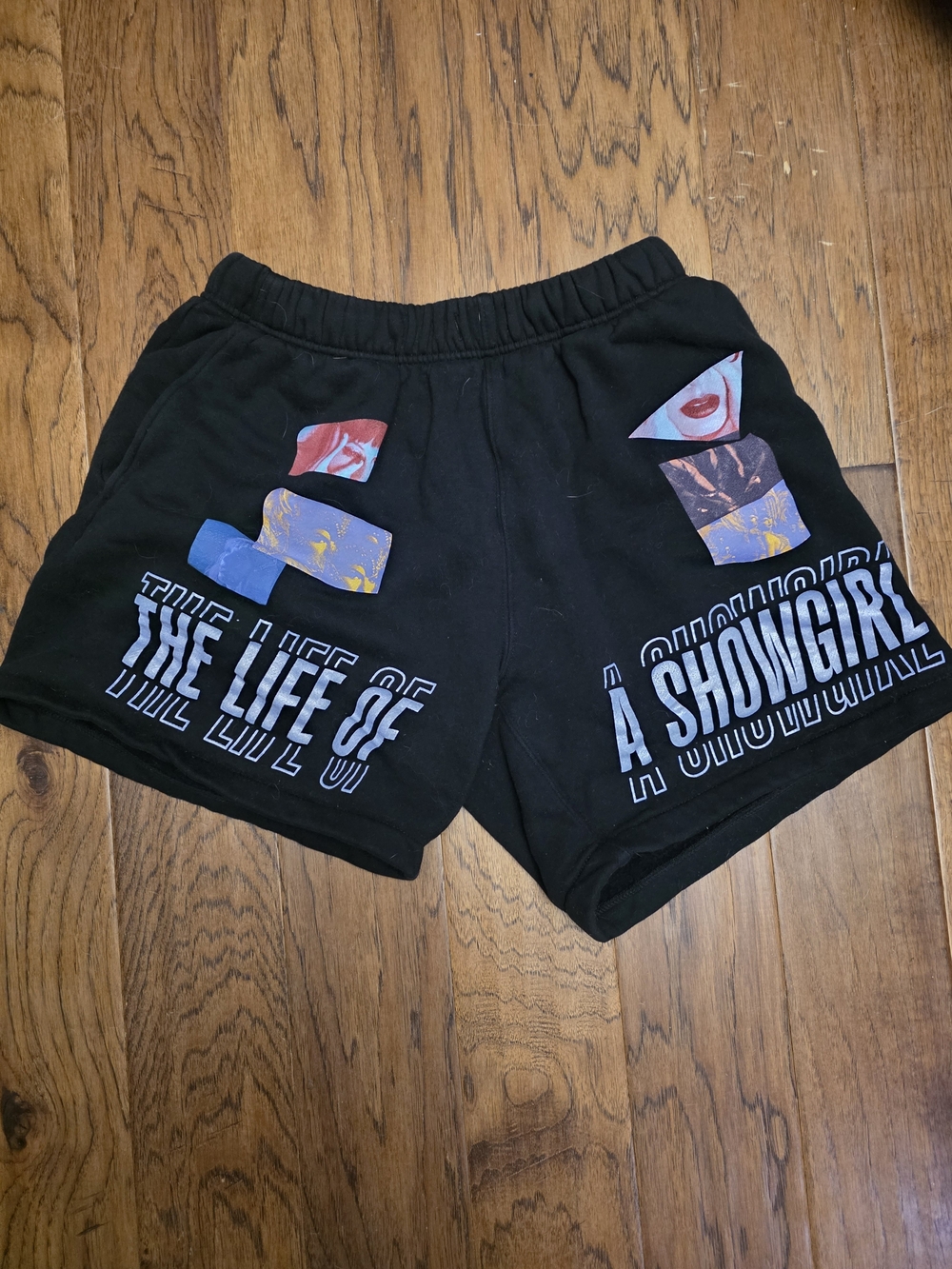 Taylor Swift Black Graphic Shorts The life of a Showgirl sz Large